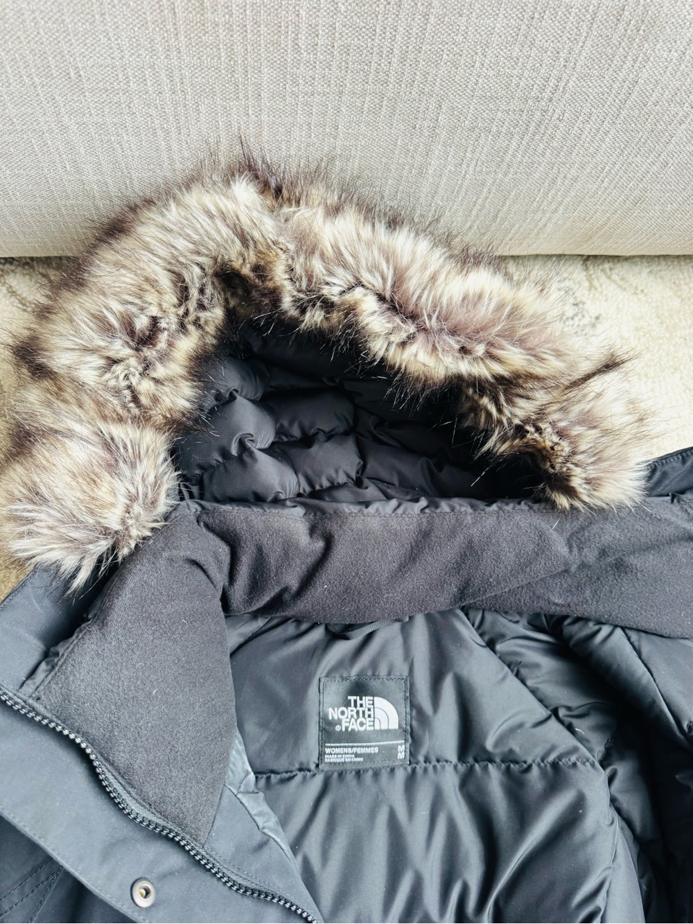 The North Face Women's New Outerboroughs Parka In Black - Picture 8 of 15